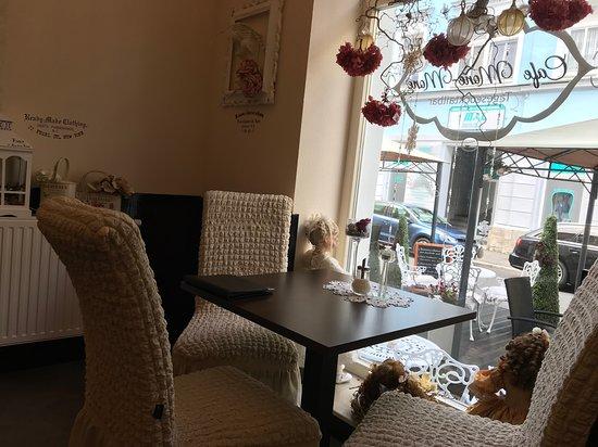 Restaurant Cafe Mone-Mone UG